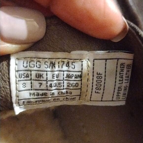 Ugg loved shoes, size 8(has marks has seen pics) - Picture 8 of 9